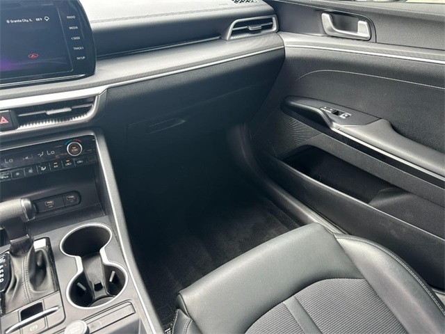 Vehicle image 15 of 24