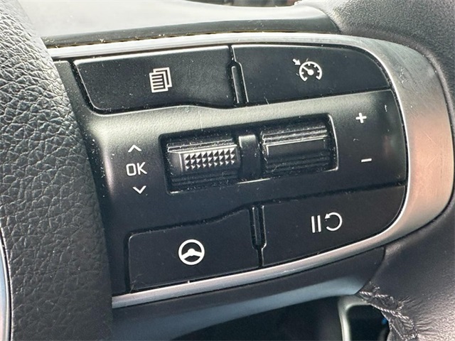 Vehicle image 19 of 24