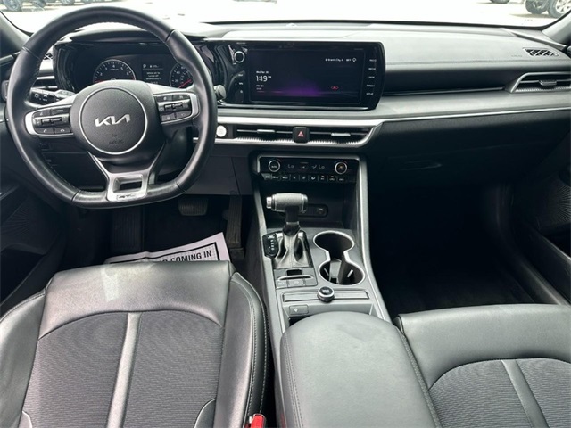 Vehicle image 11 of 24