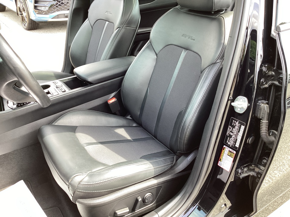 Vehicle image 33 of 39