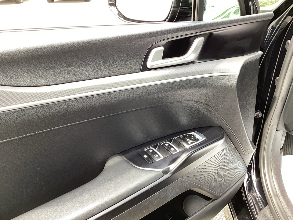 Vehicle image 35 of 39