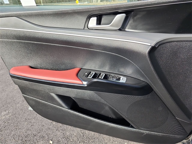 Vehicle image 23 of 36
