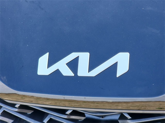 Vehicle image 32 of 36