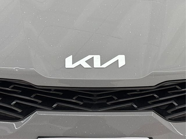 2023 Kia K5 GT-Line Image 21 of 38