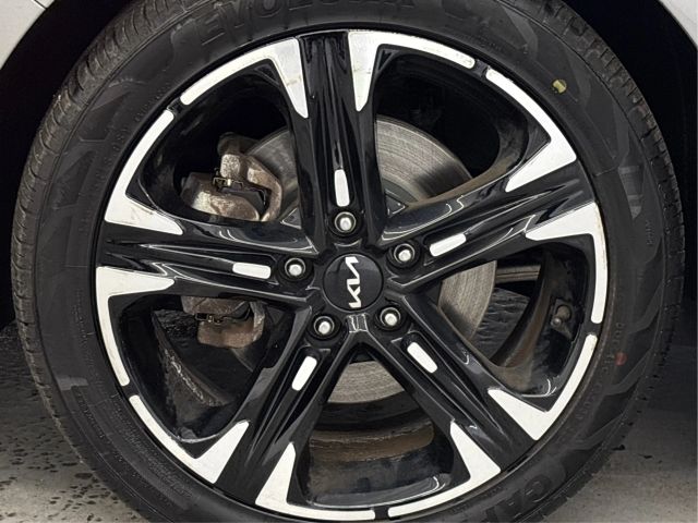 2023 Kia K5 GT-Line Image 10 of 38
