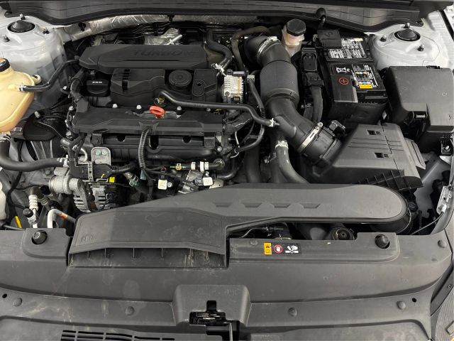 2023 Kia K5 GT-Line Image 9 of 38