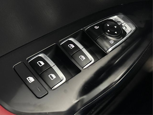 2023 Kia K5 GT-Line Image 31 of 38