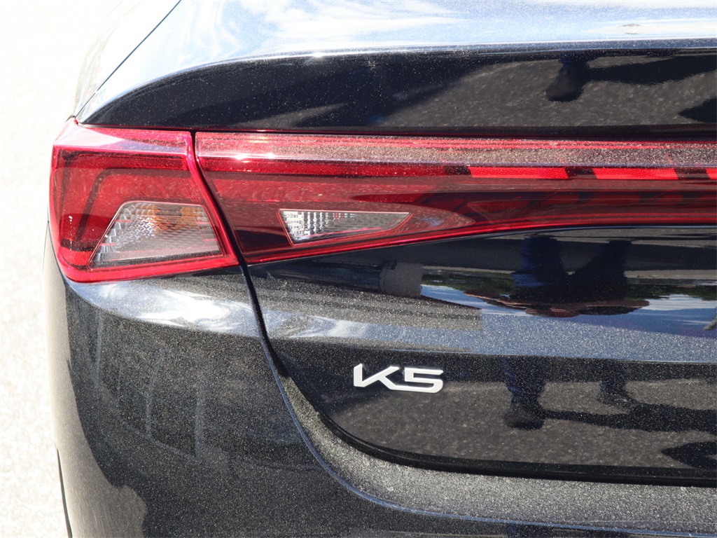 Vehicle image 27 of 30