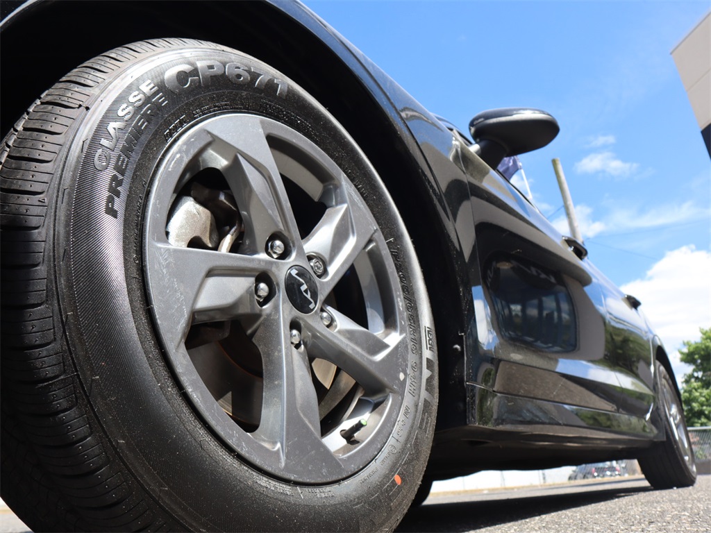 Vehicle image 11 of 30