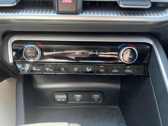 Vehicle image 22 of 30