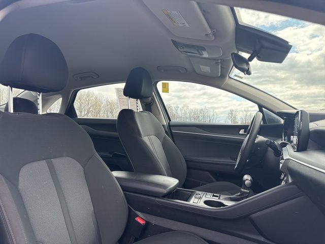 Vehicle image 6 of 23