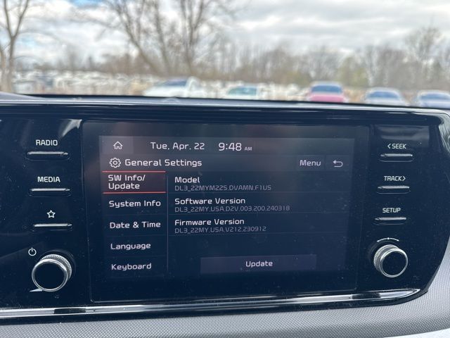Vehicle image 17 of 23