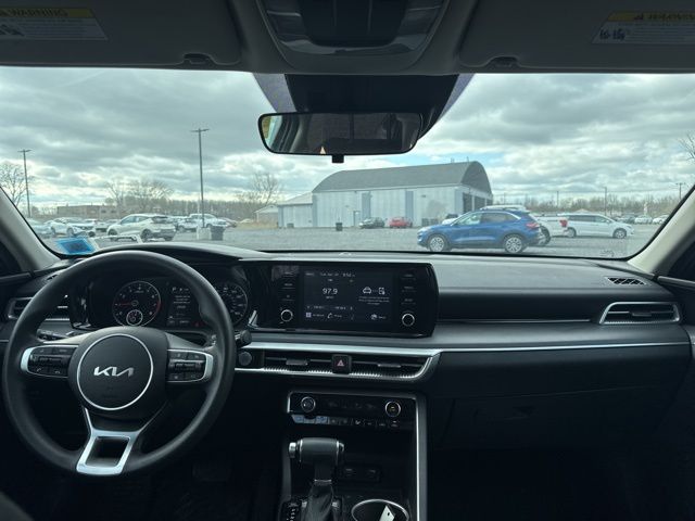 Vehicle image 11 of 23