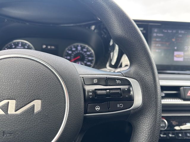 Vehicle image 13 of 23