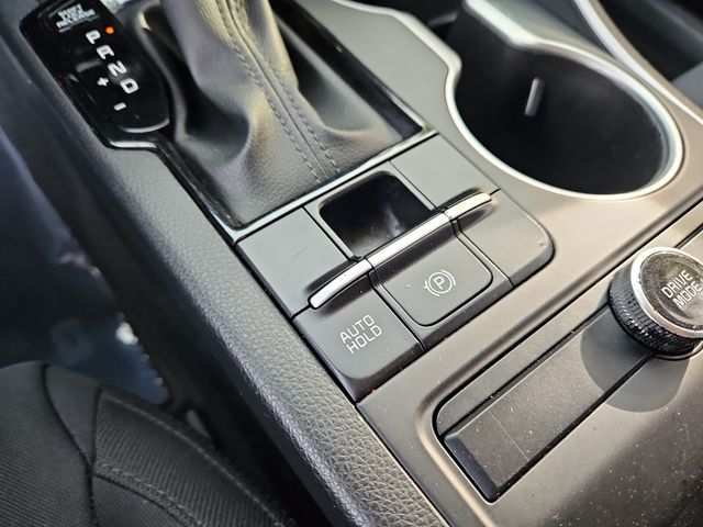 Vehicle image 22 of 31