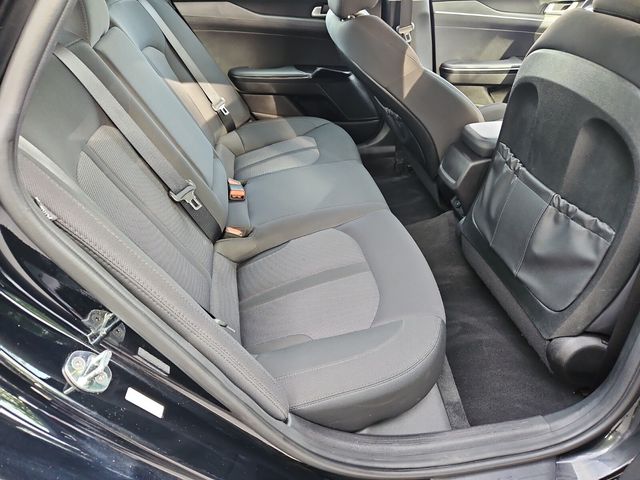Vehicle image 16 of 31
