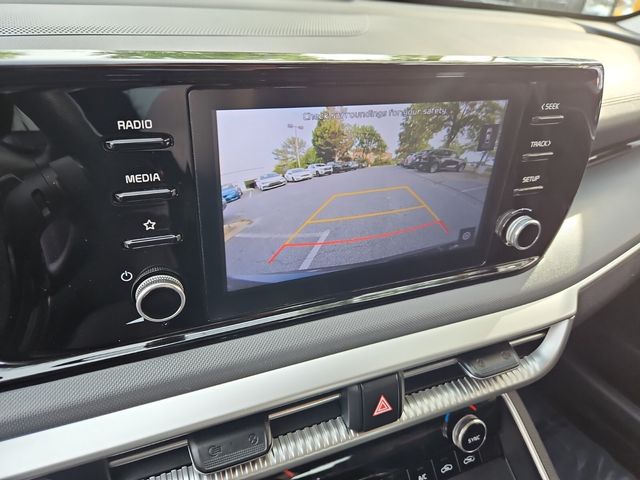 Vehicle image 26 of 31