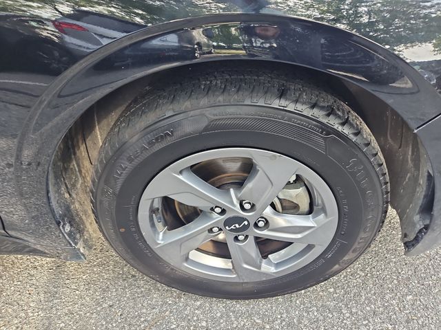 Vehicle image 9 of 31
