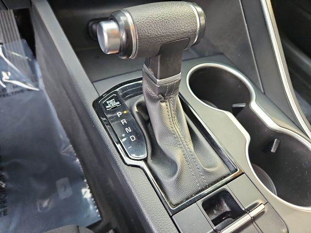 Vehicle image 23 of 31