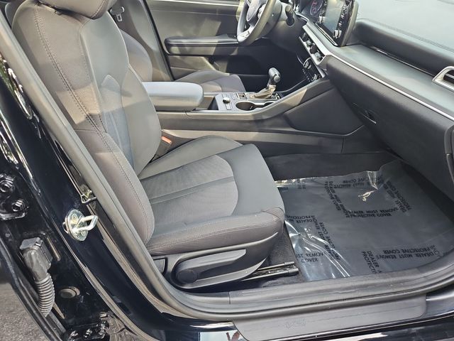 Vehicle image 17 of 31