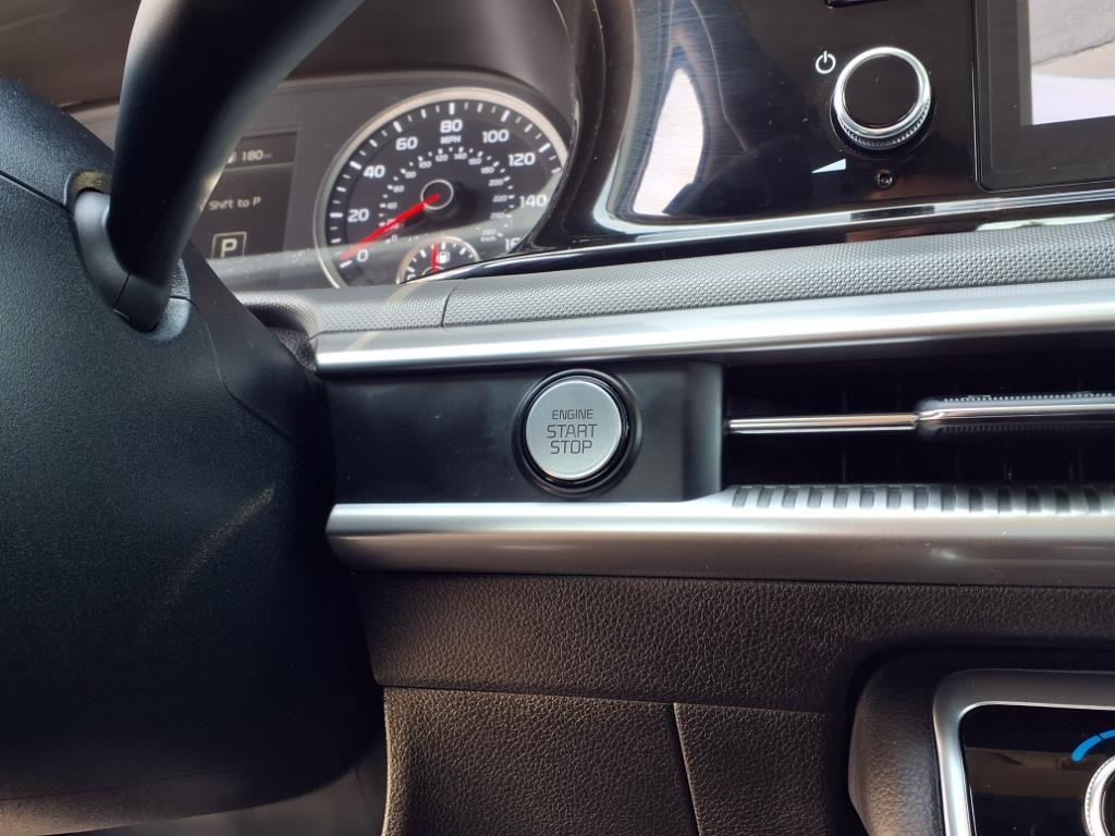 Vehicle image 13 of 24