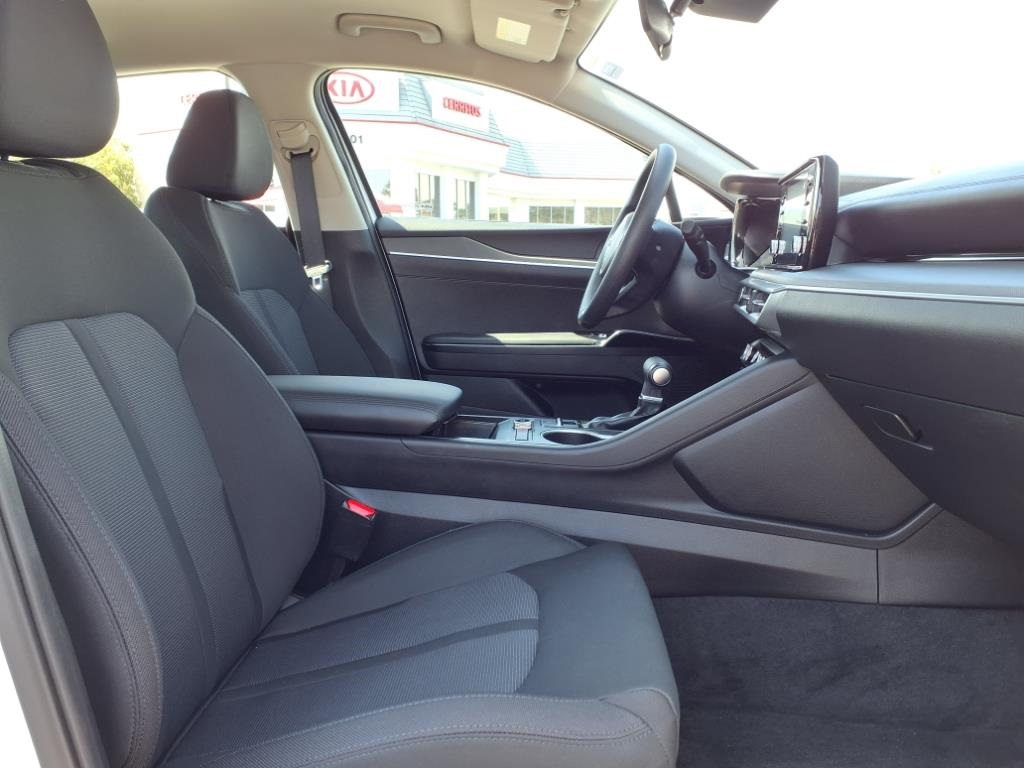 Vehicle image 22 of 24