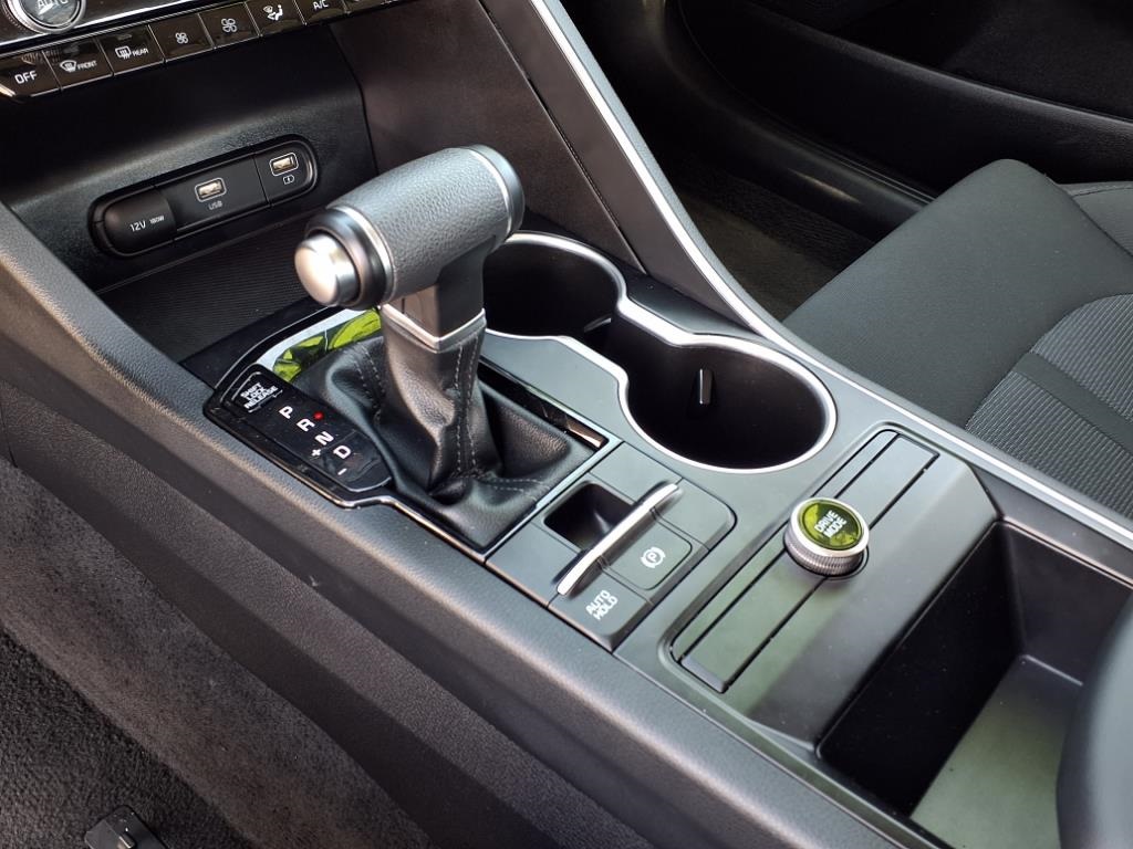 Vehicle image 15 of 24