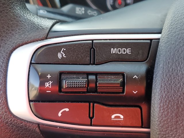 Vehicle image 25 of 32