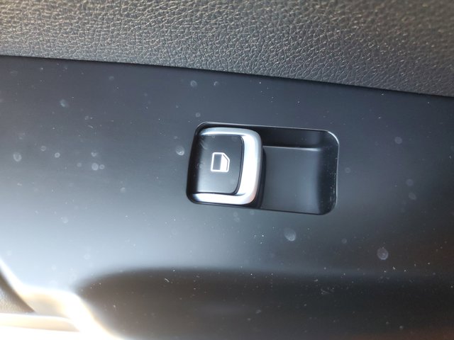 Vehicle image 17 of 32