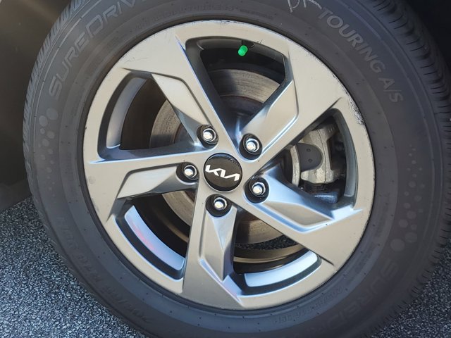 Vehicle image 8 of 32