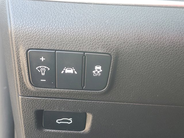 Vehicle image 22 of 32
