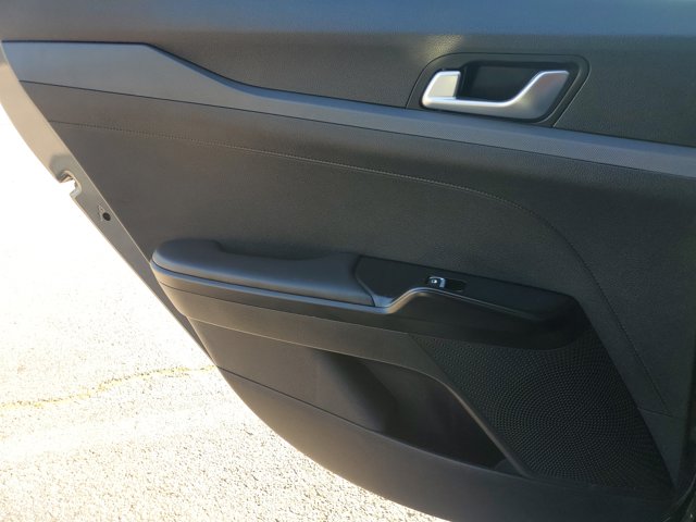Vehicle image 16 of 32