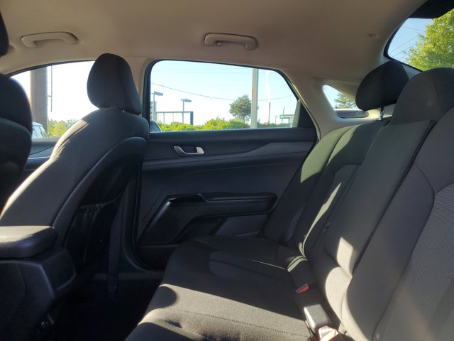 Vehicle image 10 of 32