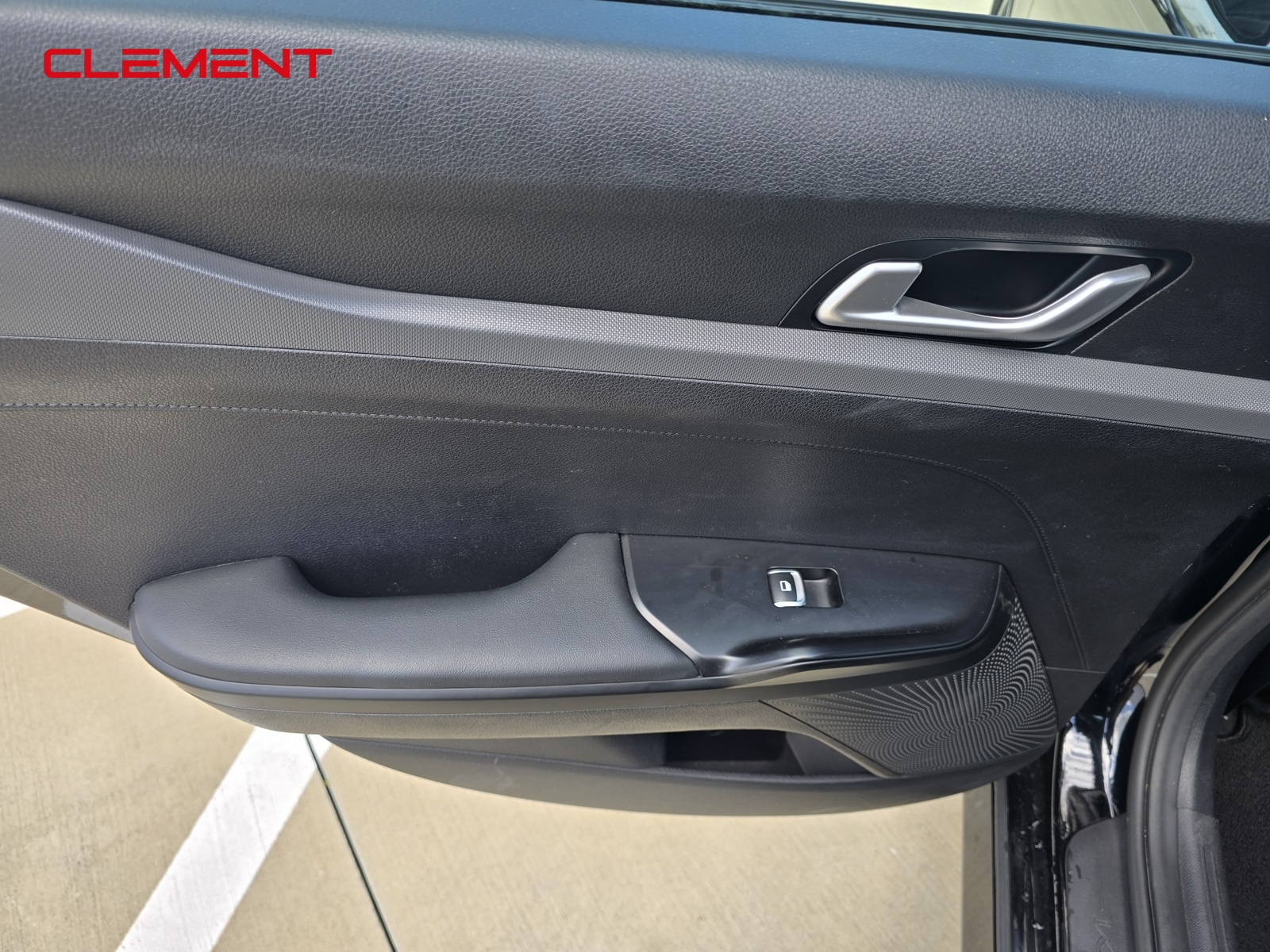 Vehicle image 27 of 49