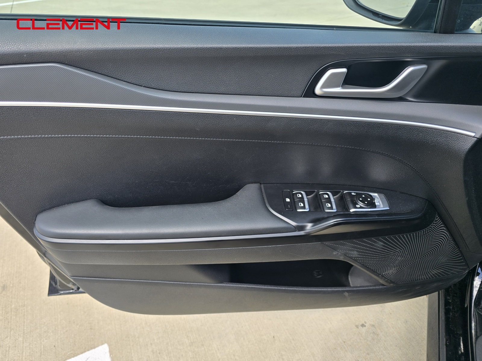 Vehicle image 26 of 49