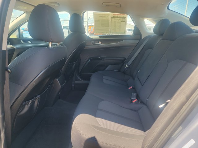 Vehicle image 21 of 31