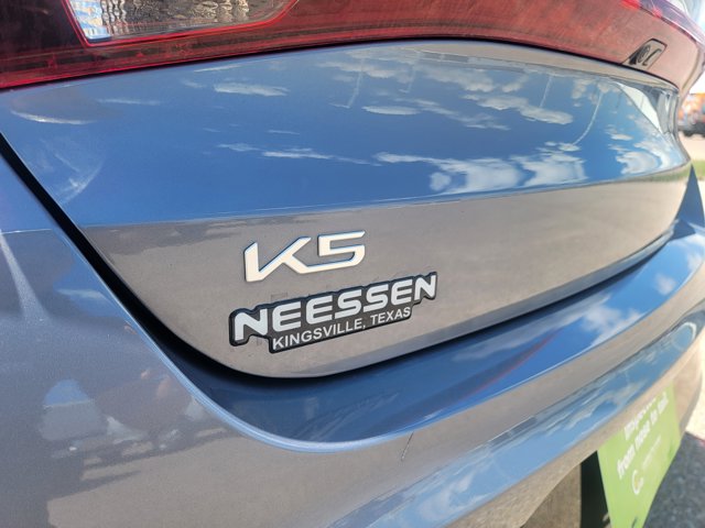 Vehicle image 9 of 31