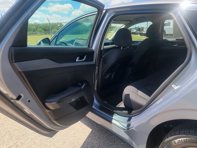 Vehicle image 20 of 31