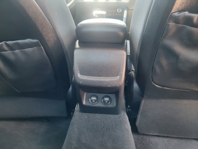 Vehicle image 16 of 31