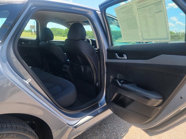 Vehicle image 14 of 31
