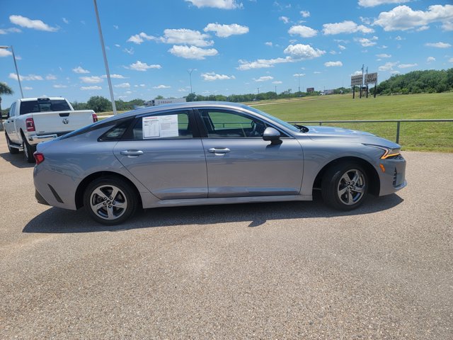 Vehicle image 4 of 31
