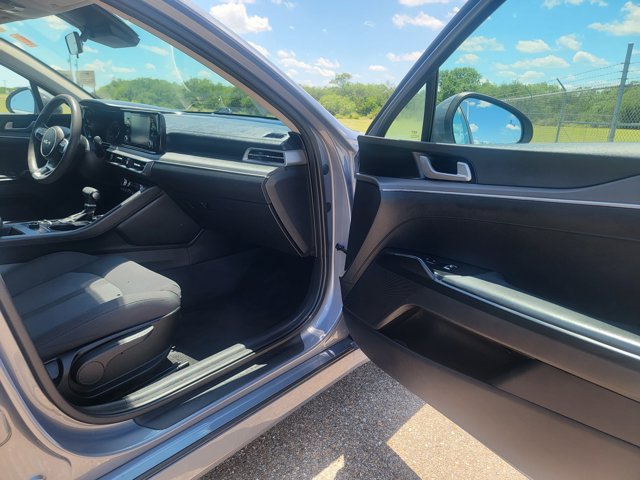 Vehicle image 11 of 31