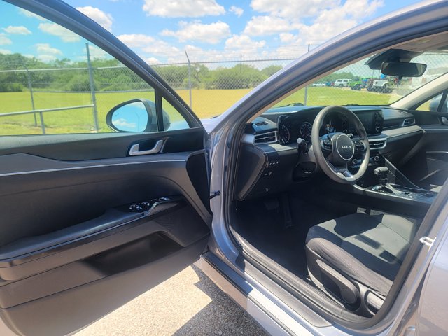 Vehicle image 22 of 31
