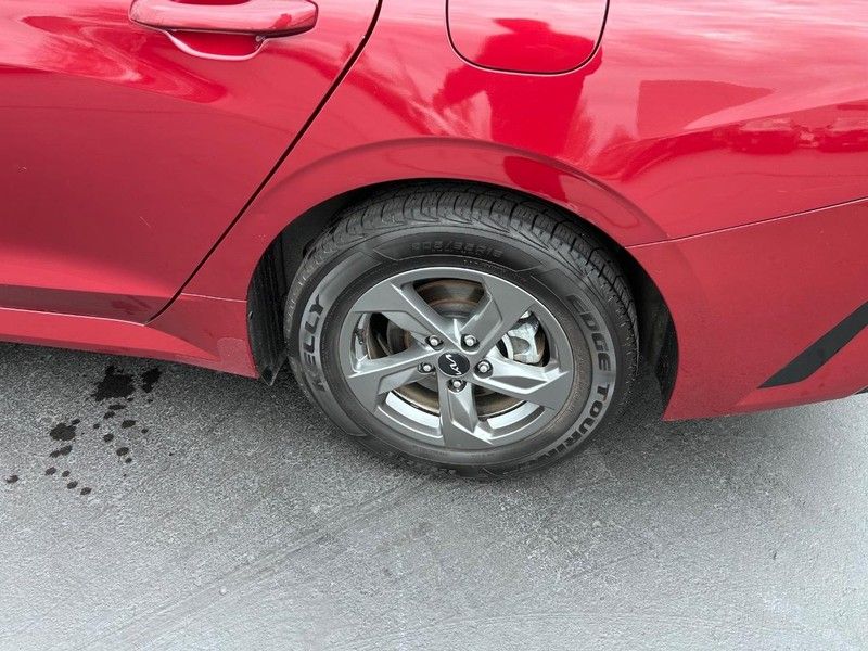 Vehicle image 7 of 21