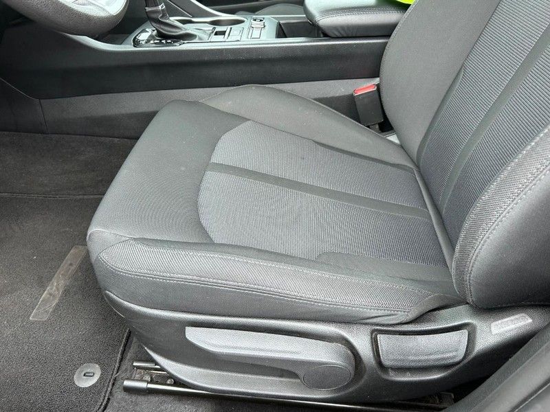 Vehicle image 18 of 21