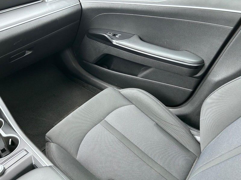 Vehicle image 16 of 21