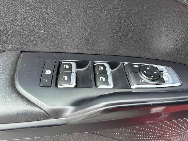 Vehicle image 17 of 21