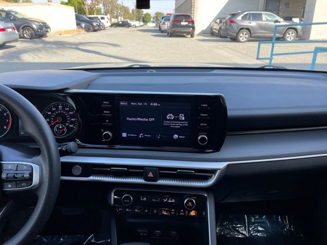 Vehicle image 17 of 43
