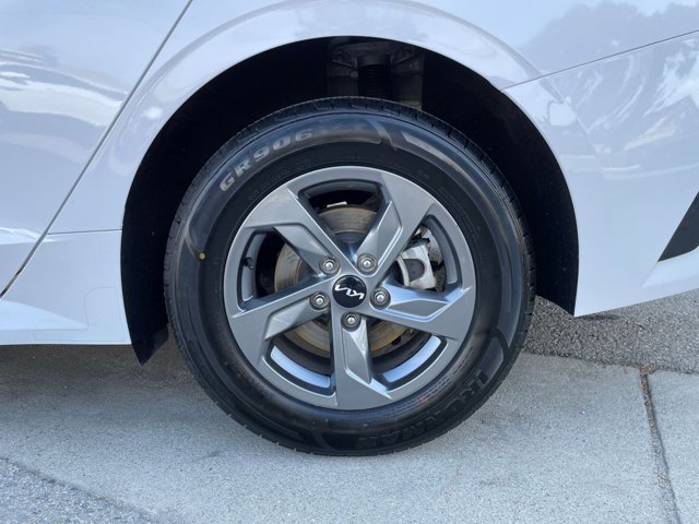 Vehicle image 27 of 43