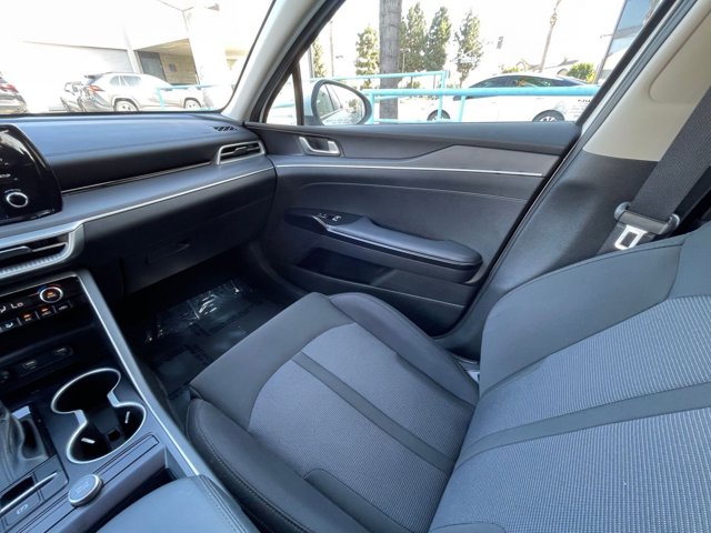 Vehicle image 32 of 43